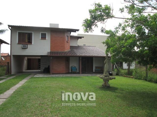 Casa de 04 dormitórios no centro de Imbé