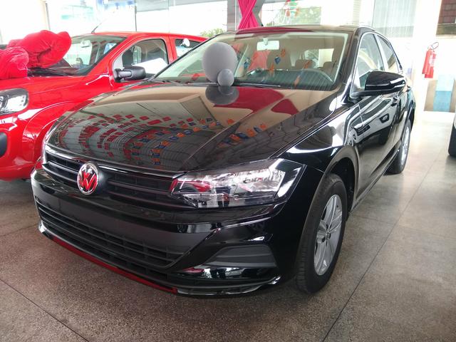 Polo MPi ( cores: Branco,preto e vermelho)