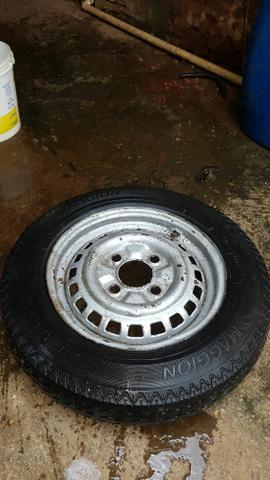 Vendo ou troco roda aro 15 do fusca pneu fino linguiça - Foto 3