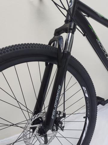 Bicicleta 29" tem 19" susp+disco - Foto 4