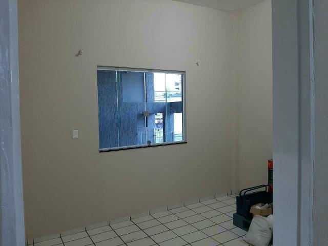 Aluga-se casa com 2 quartos e quintal grande - Foto 7