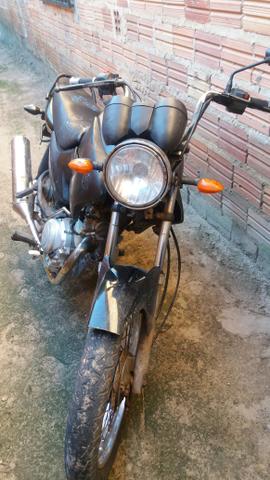 Vendo moto muito Boa e em otimo estado