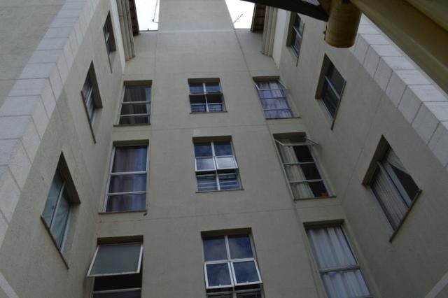 Apartamento com 2 quartos, garagem coberta demarcada e mais - Foto 3