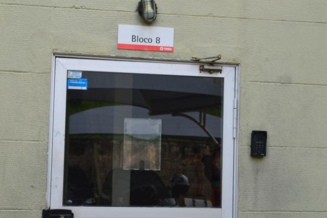 Apartamento com 2 quartos, garagem coberta demarcada e mais