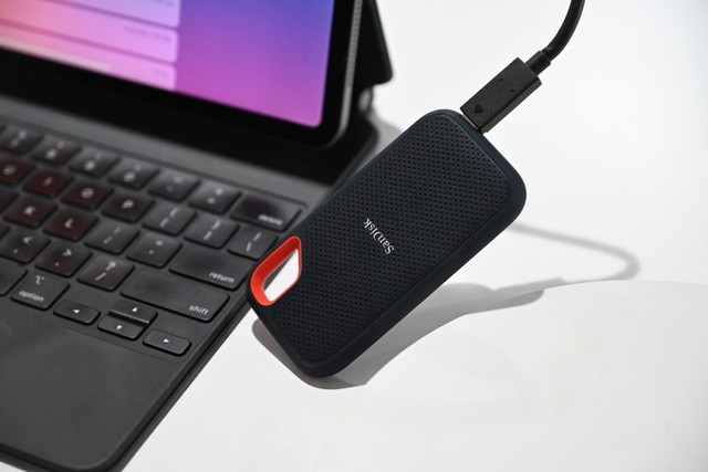 Sandisk SSD de 1TB Extreme Portátil - Até 1050MB/s - USB-C, USB 3.2 Gen 2 Em 12x Sem Juros