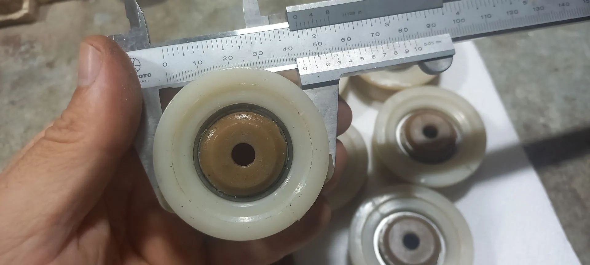 Roldana de nylon canal u - Foto 4