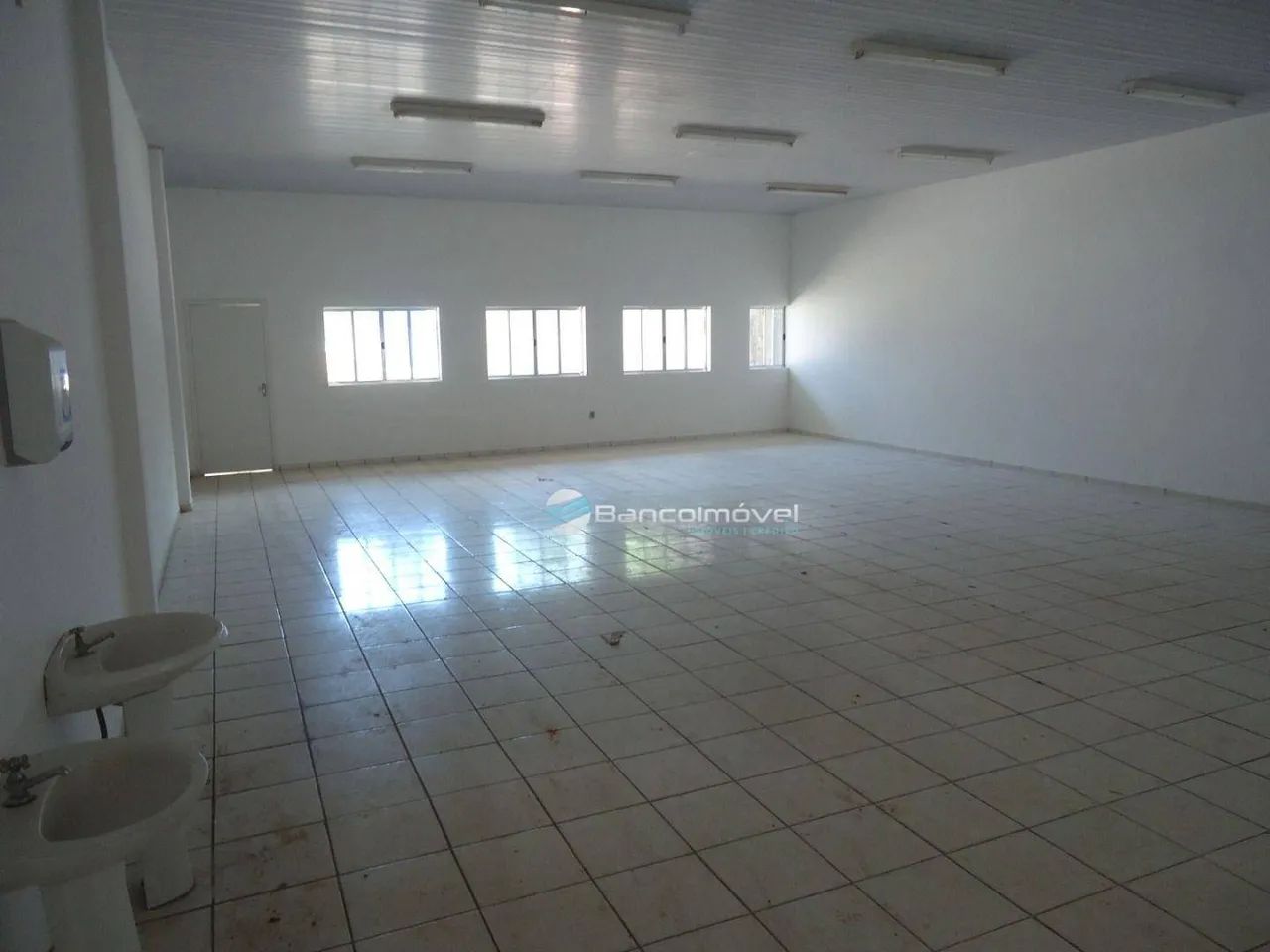 Barracão. localizado nas margens da Rodovia D. Pedro. Dentro de um condomínio de barrações - Foto 2