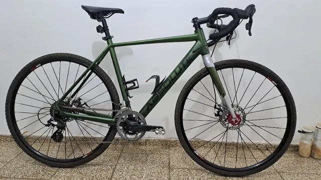 Bicicleta gravel absolute com transmissão shimano 2X8