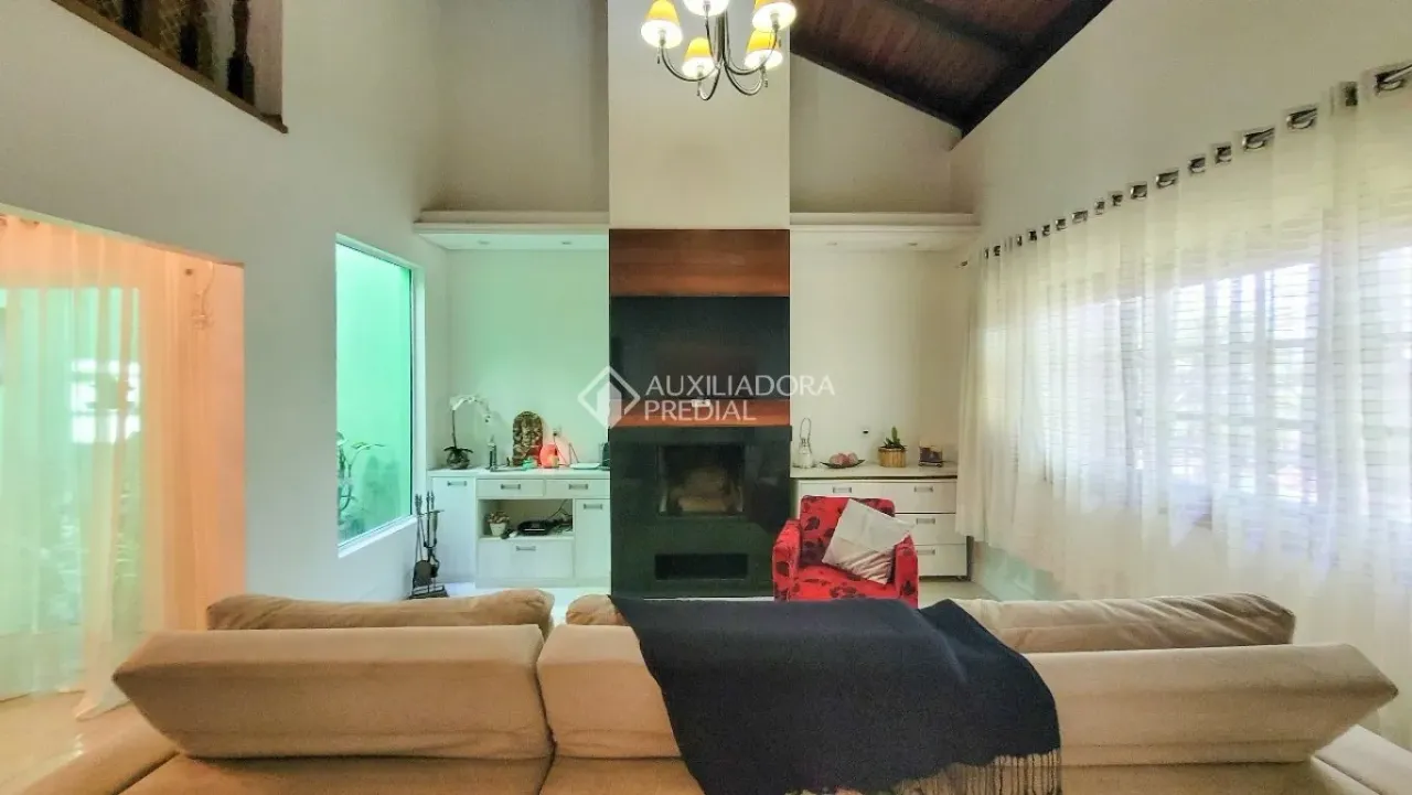 Casa residencial à venda no Jardim Planalto com 3 dormitórios e 279 m² de área útil