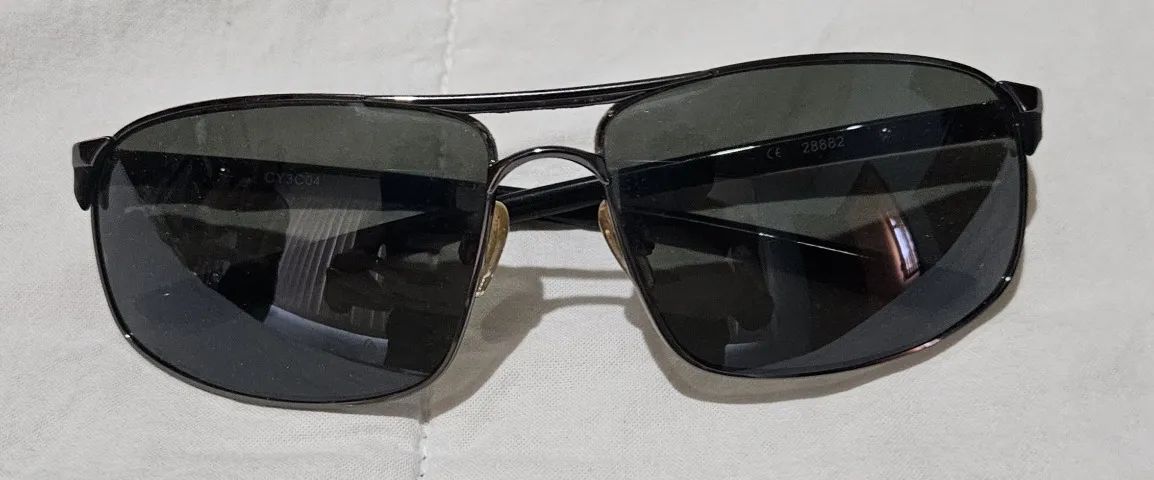 Óculos escuros de sol - SG-SunGlasses Unissex, usado apenas 2 vezes