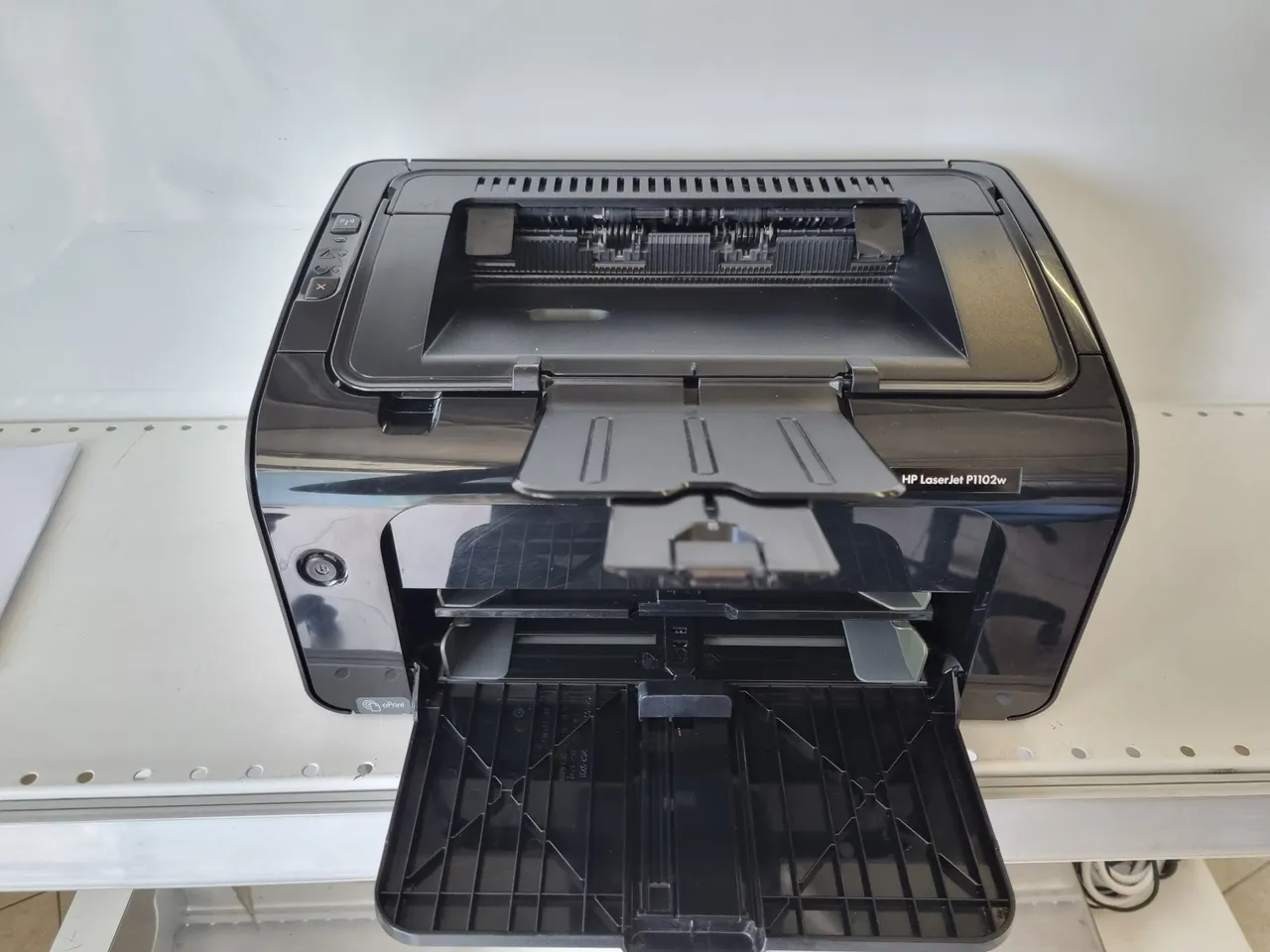 Impressora HP LaserJet P1102w Com Wi-Fi Toner Preto e Branco