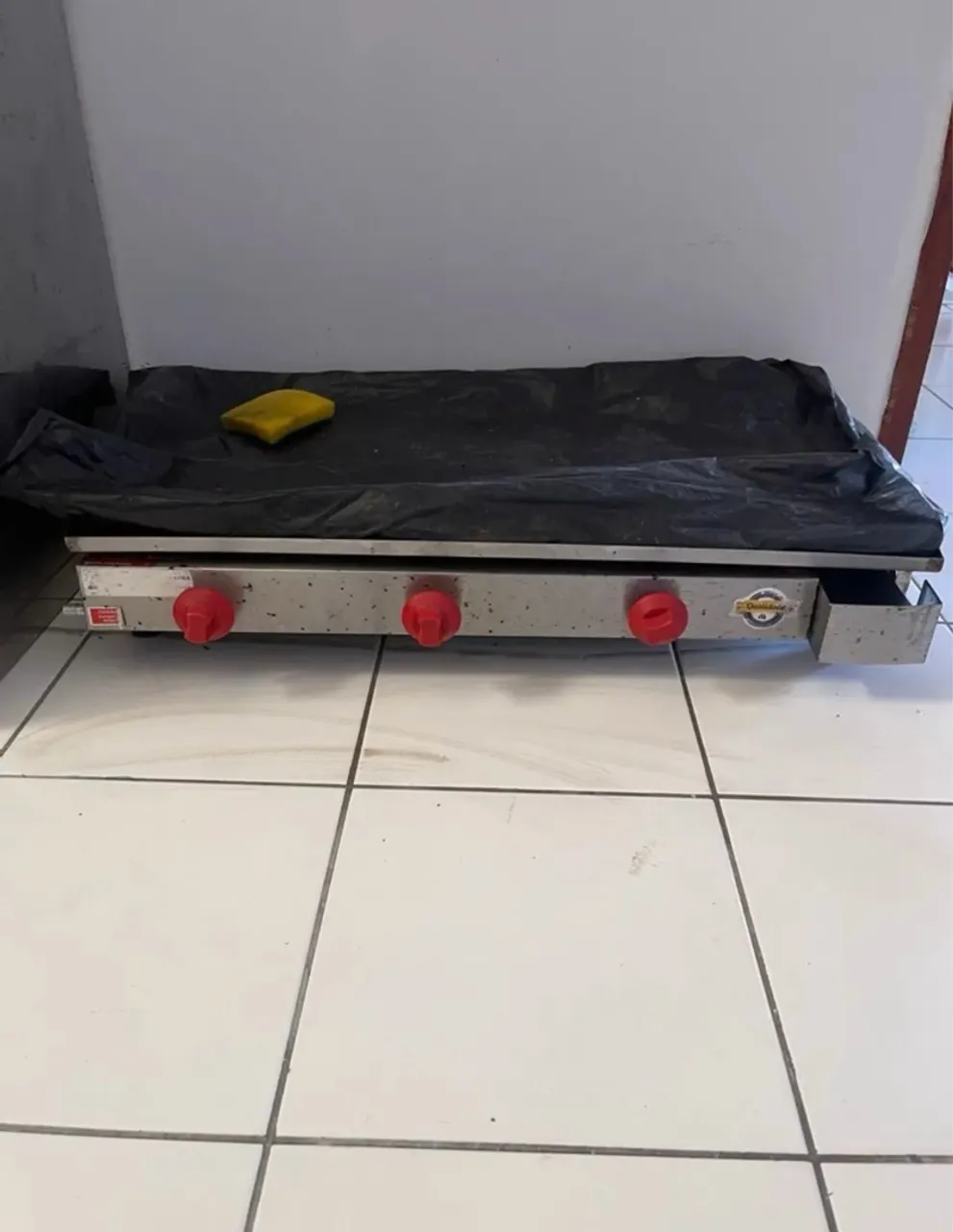 Chapa a gás profissional com 3 queimadores