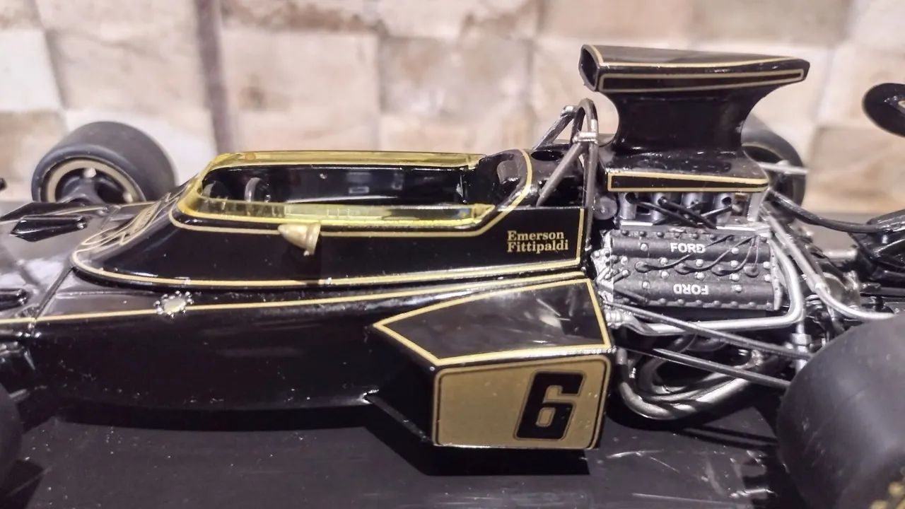 Miniatura Formula 1 Lotus 72D Emerson Fittipaldi World Champion 1972 - Foto 4