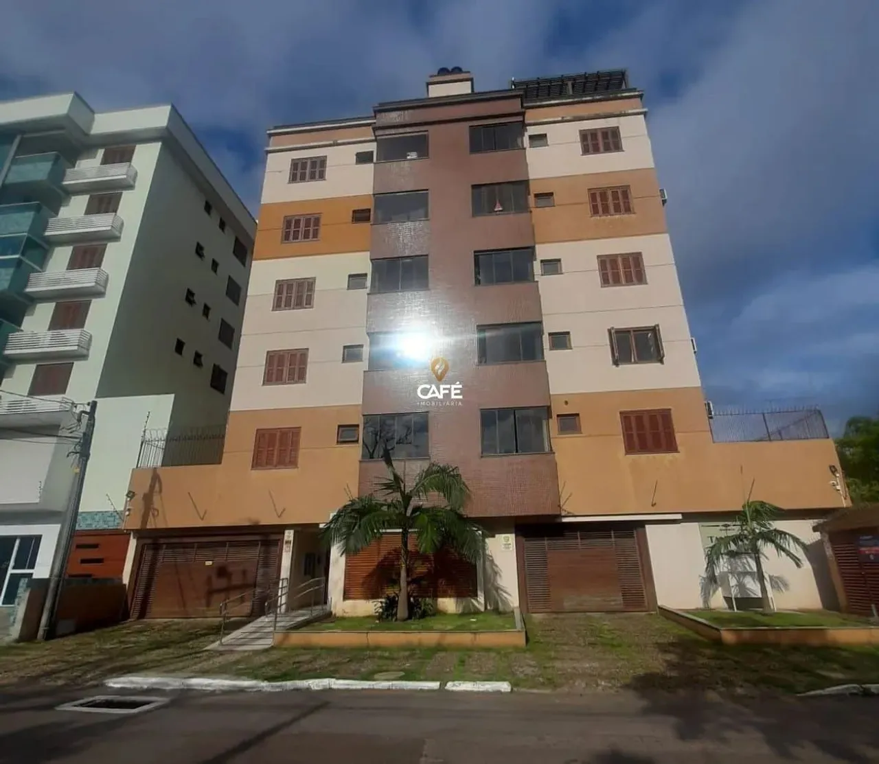 Apartamento Em Camobi De 2 Dormitórios, Suíte, Sala de Estar Ampla, Banheiro Soc