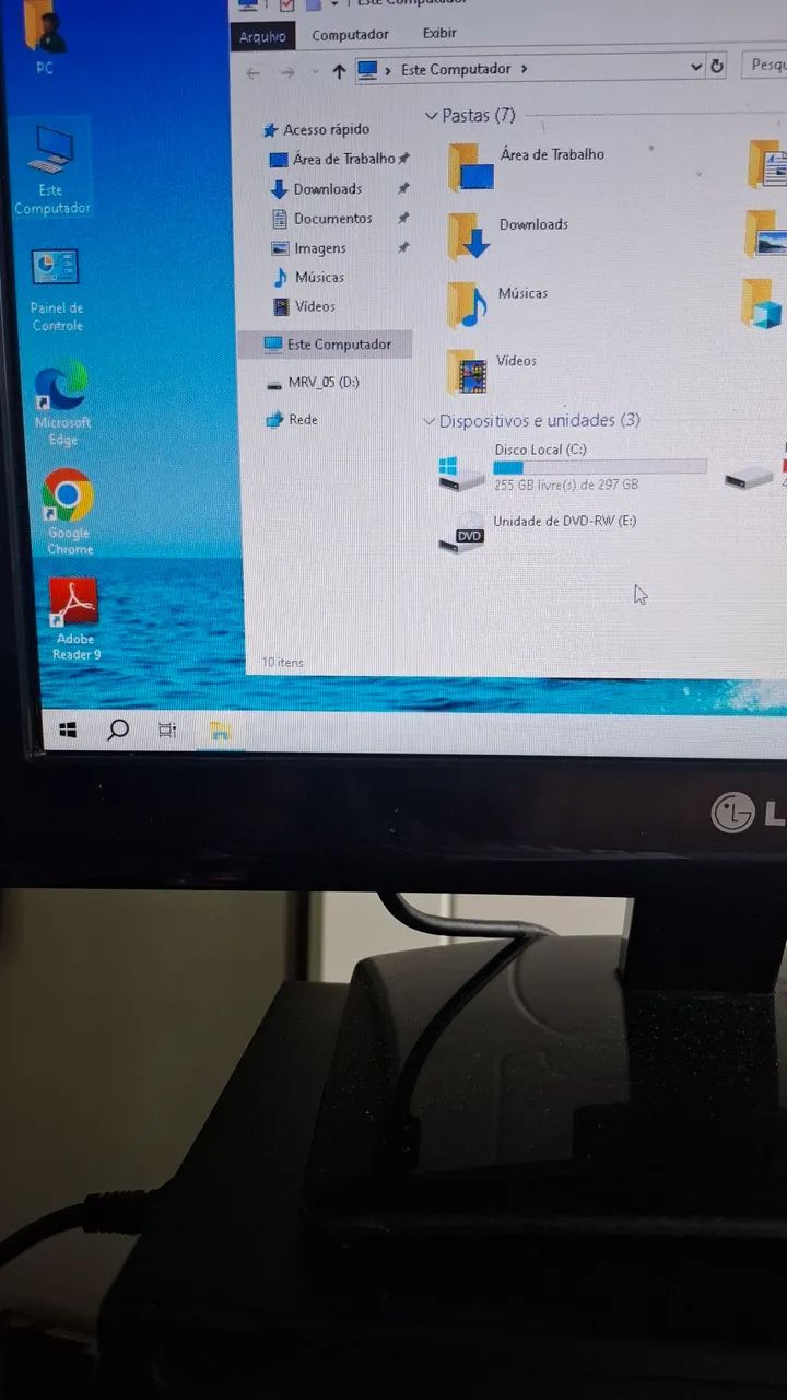 Complete computer with Core 2 Duo E2200 2.20GHz, 4GB RAM, 320GB hard drive, and 16" screen64529512964226124