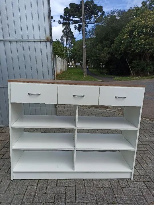 Conjunto de Móveis para Comércio - 1 Vitrine e 2 Aparadores Perfeito Estado de conservação - Foto 2