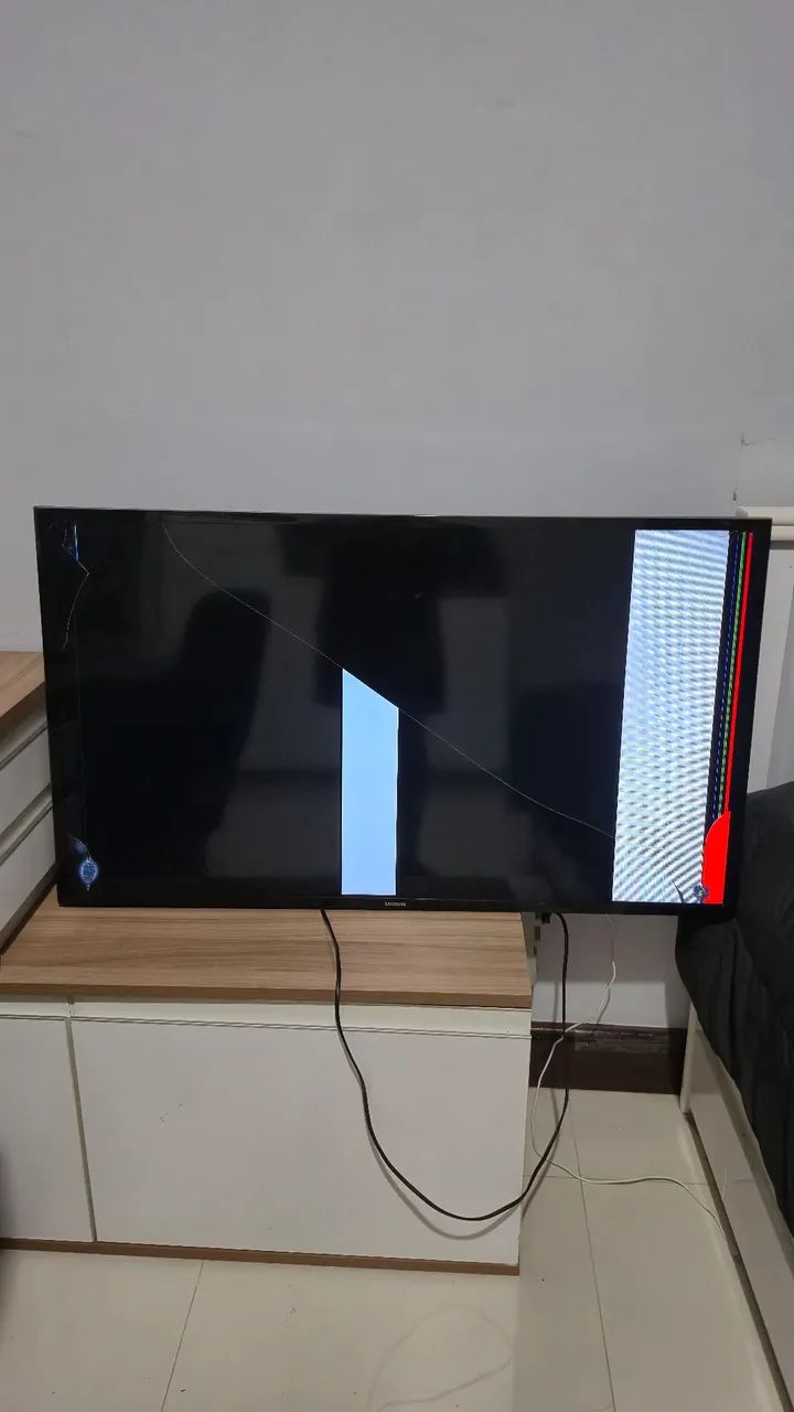 TV Samsung smart 43pl quebrada