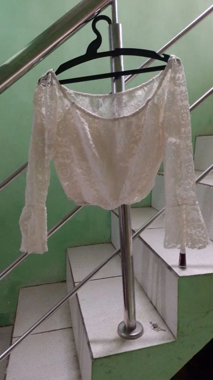 Blusa de renda (Bem conservada) - Foto 3