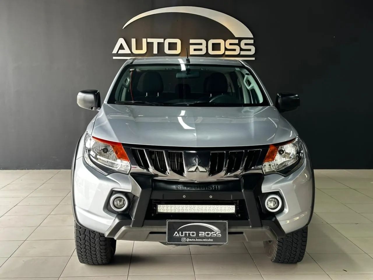 Mitsubishi L200 Triton Outdoor GLS 2.4 Turbo AT 4X4 - Foto 2