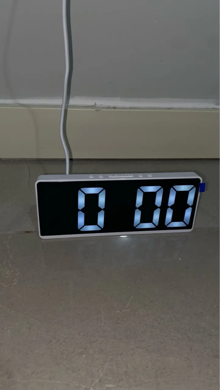 Relógio Digital com Visor Grande