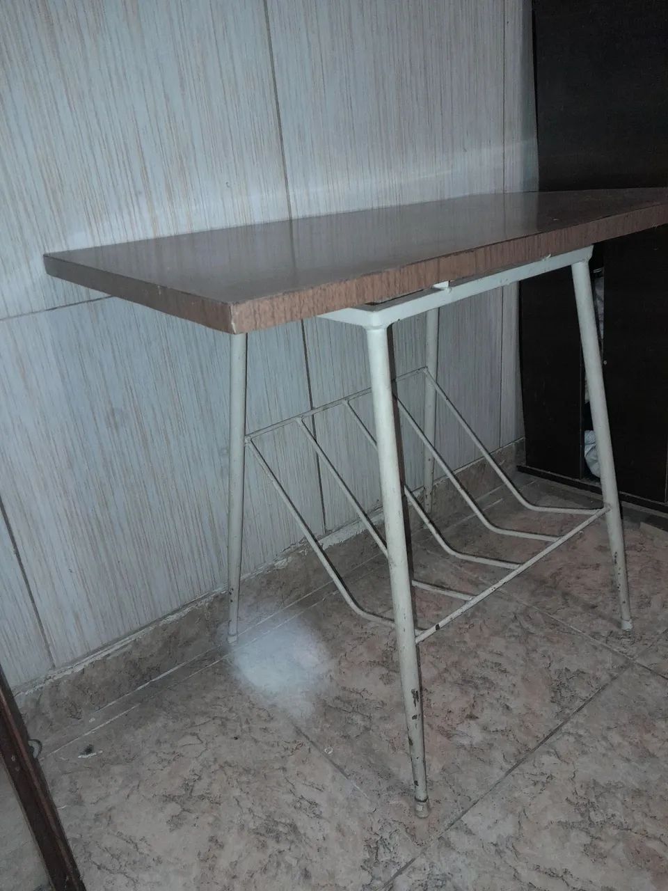 Mesinha antiga para tv