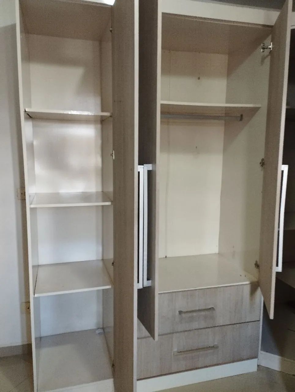 Guarda-Roupas de Madeira com 6 Portas - Foto 4
