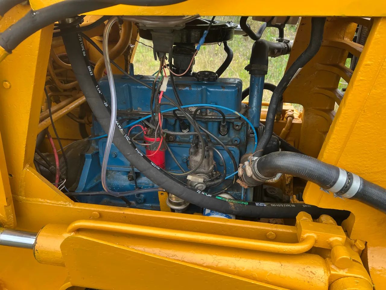 Mini Pá Carregadeira Hough H25 - Foto 3