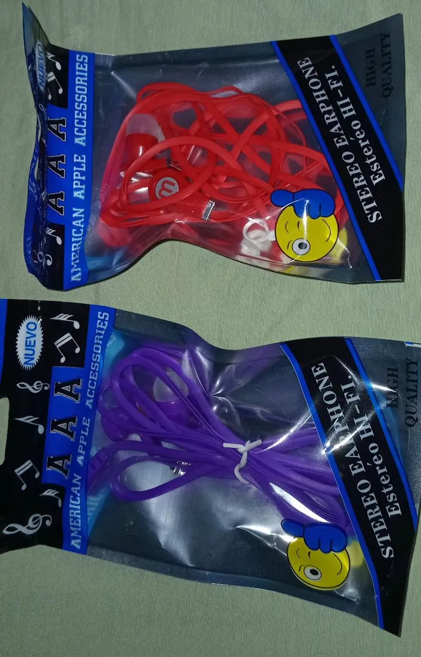 Dois fones por 10 reais