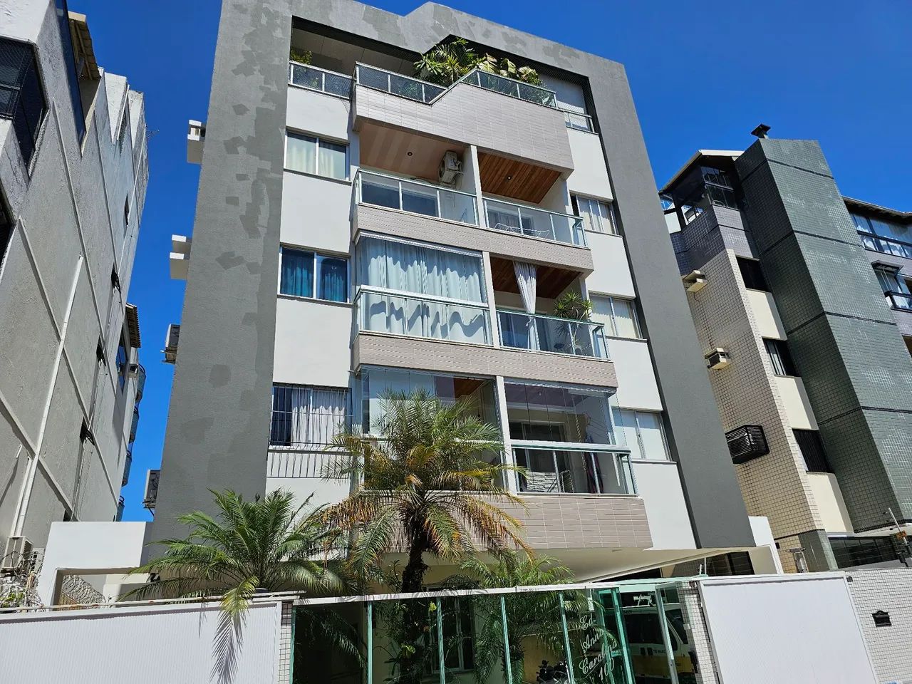 Lindo 2 quartos, 2 banheiros, elevador, varanda, sol da manhã, completamente reformado