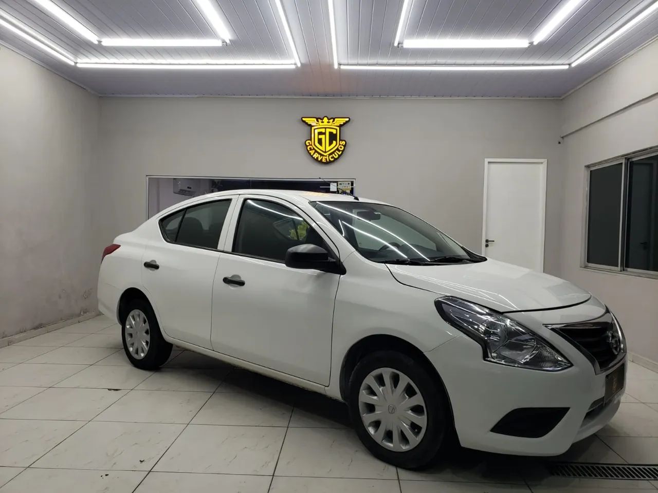 Nissan versa 1.6 mecânico 2021 muito novo