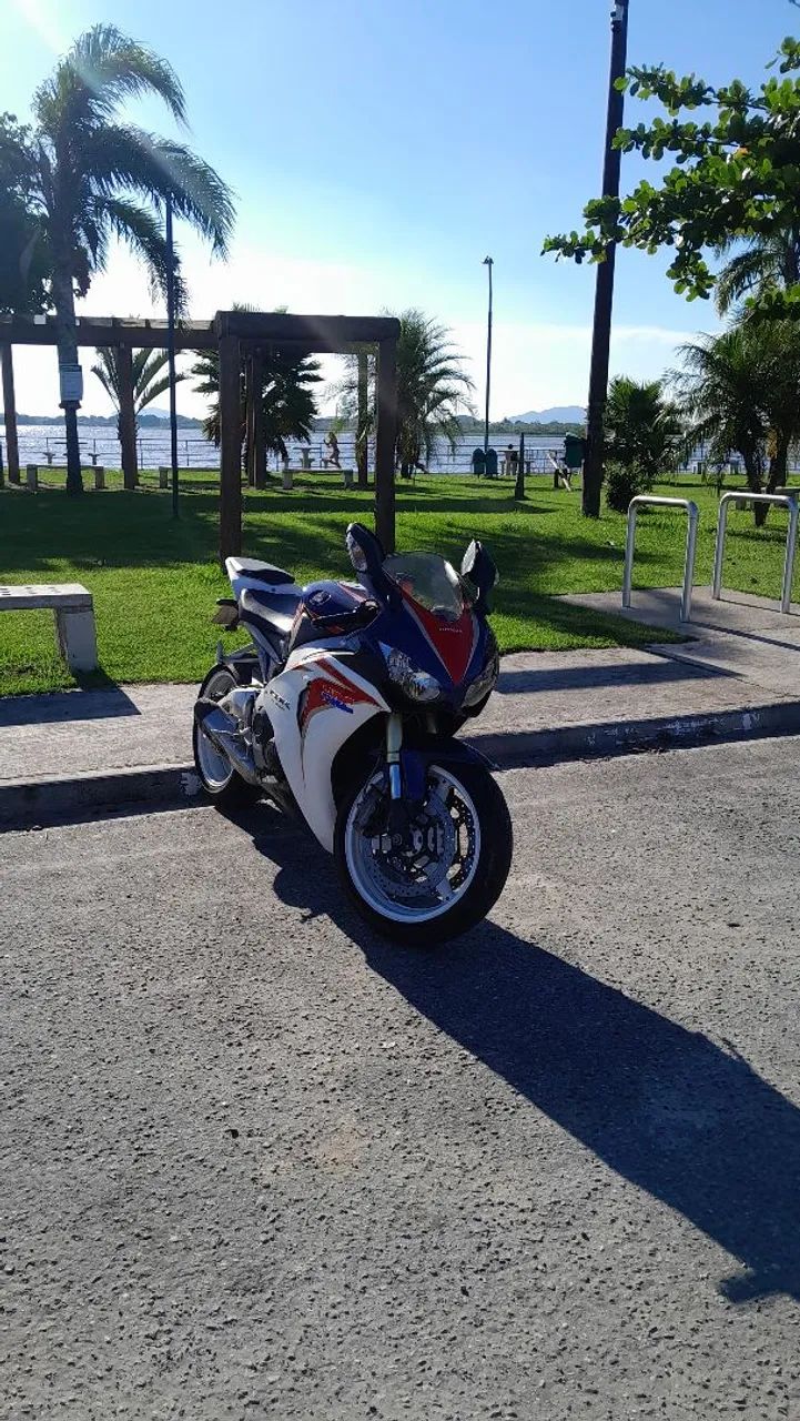 HONDA CBR 1000RR aceito saveiro na troca 