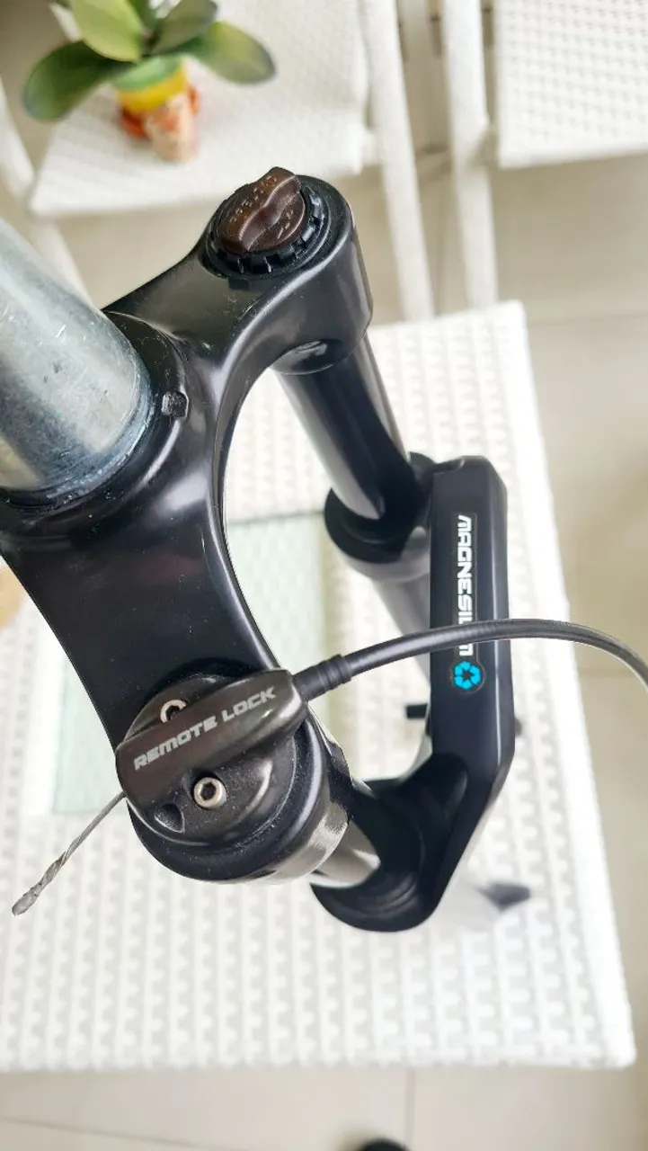 Suspensão Dianteira MTB com Trava Remota
