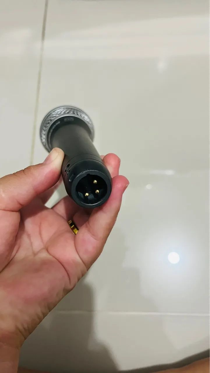 Microfone Condensador de Estúdio