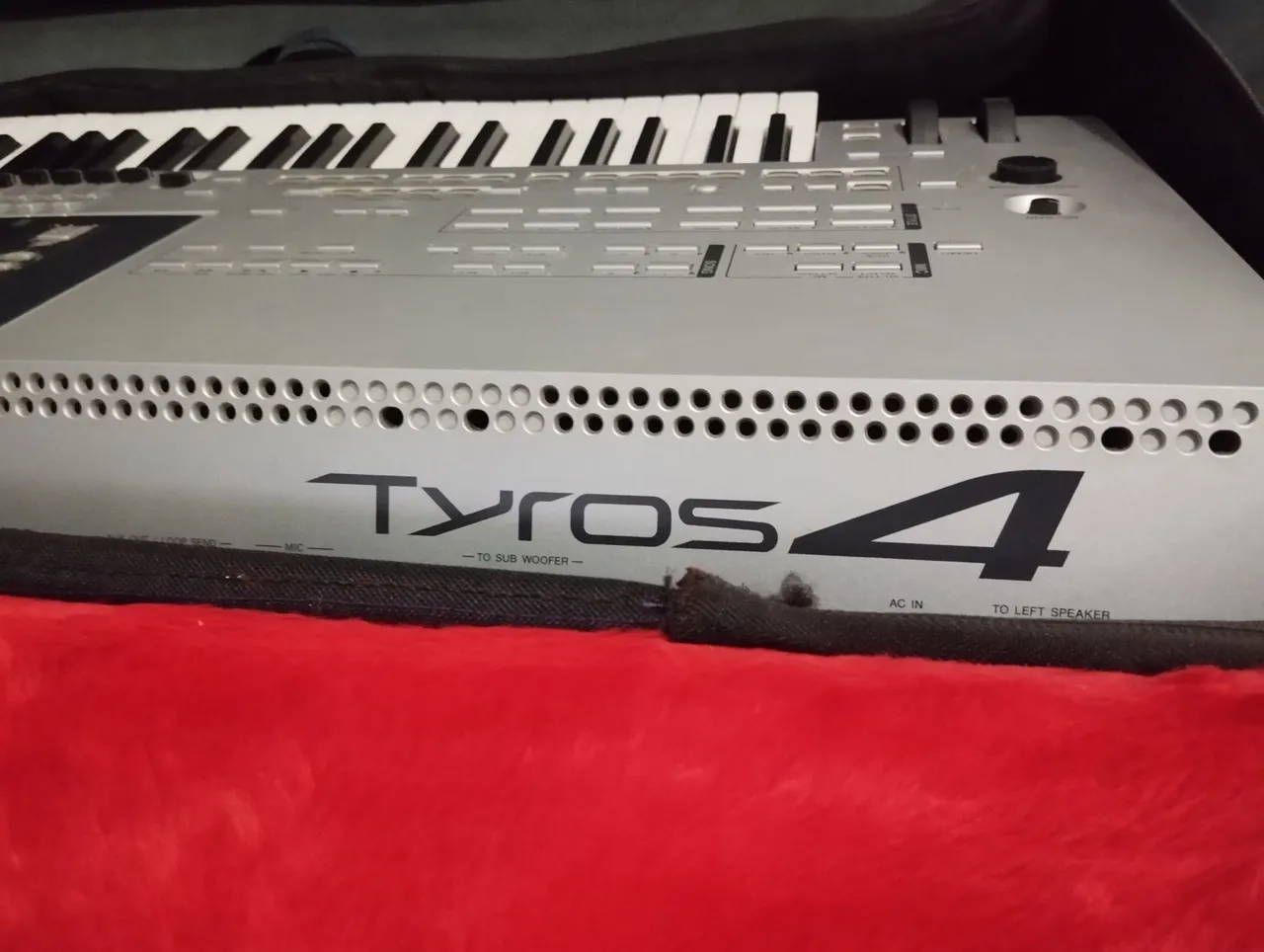 Teclado Yamaha Tyros 4