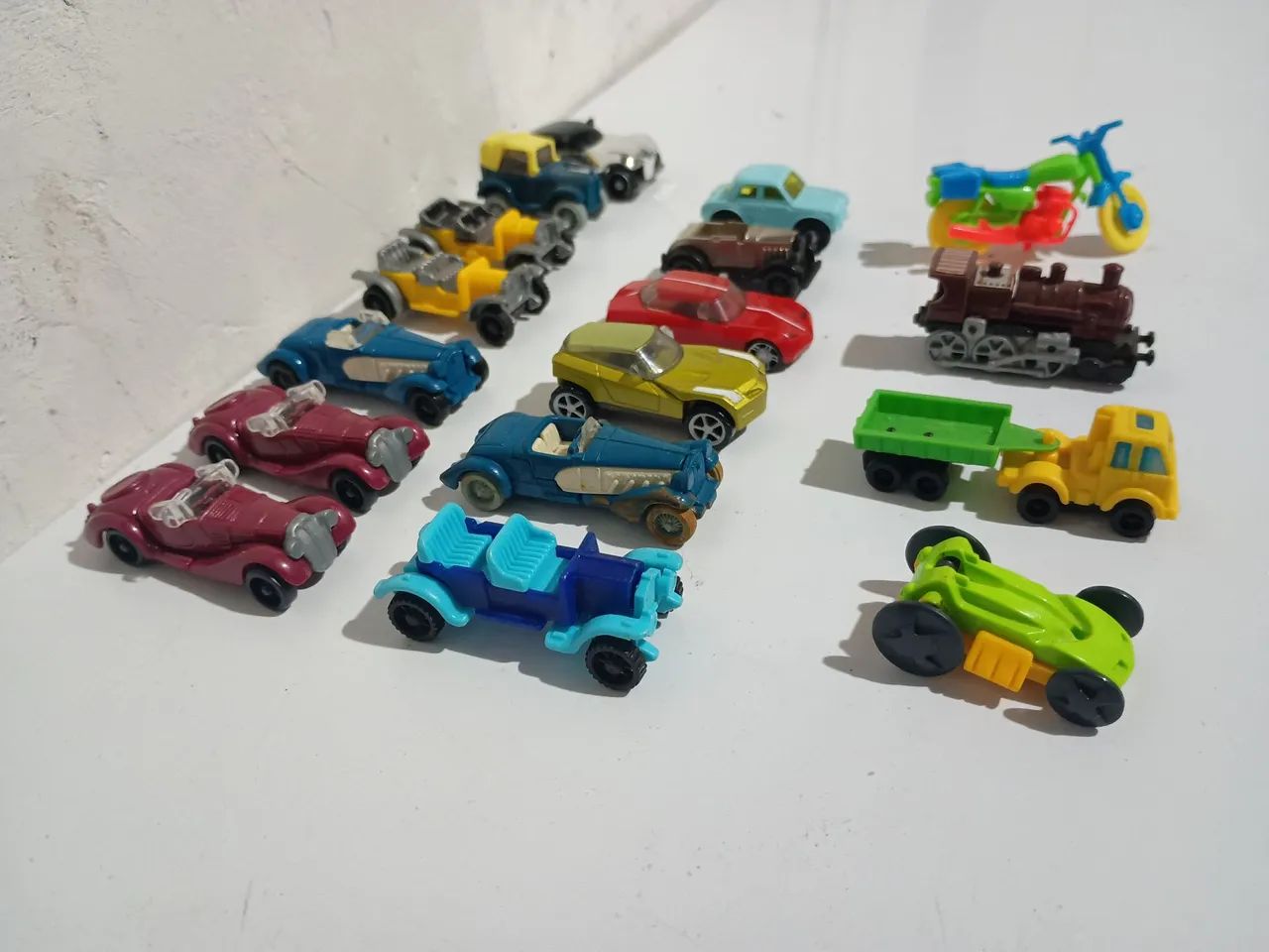 KINDER OVO - 17 Miniaturas de veículos antigos - Foto 4