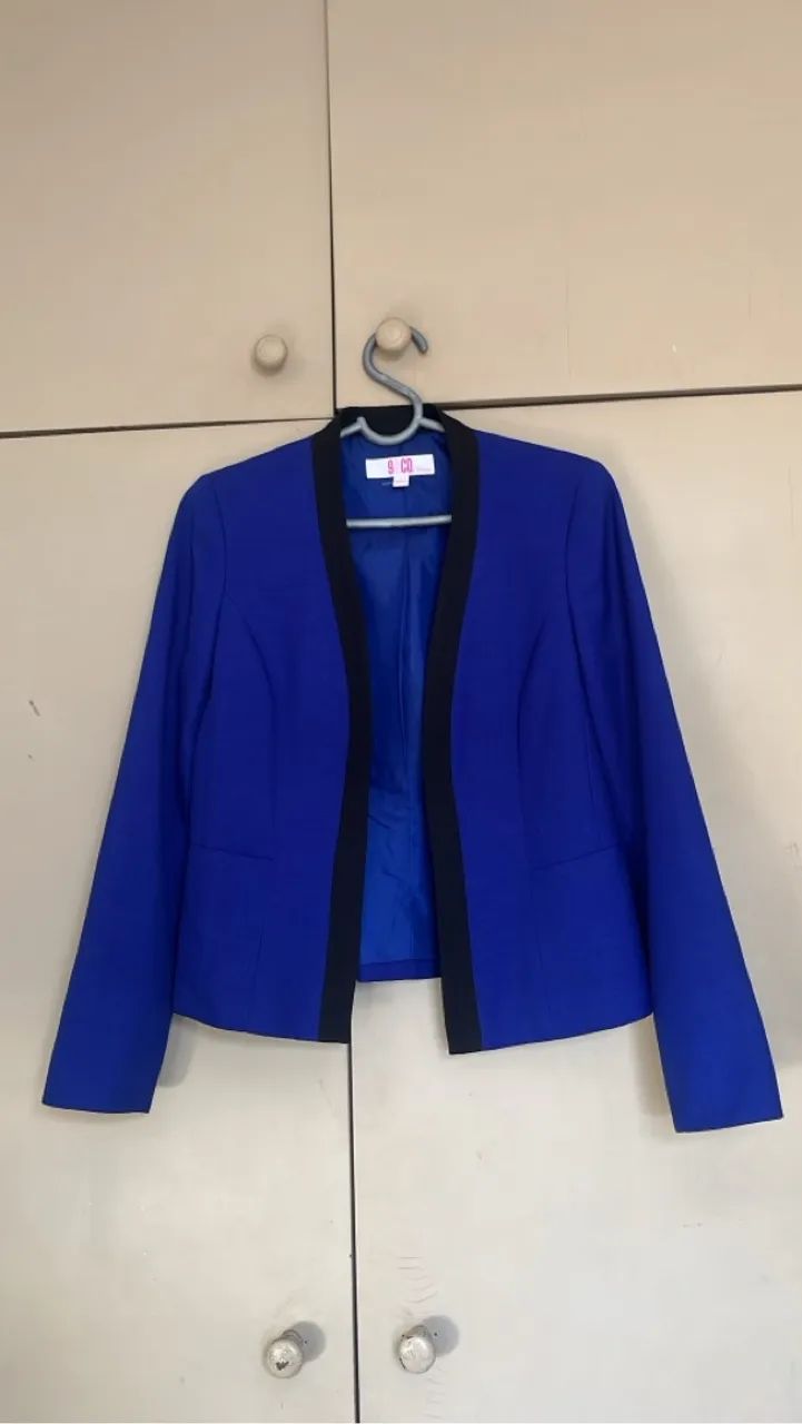 Blazer  azul com detalhes em preto