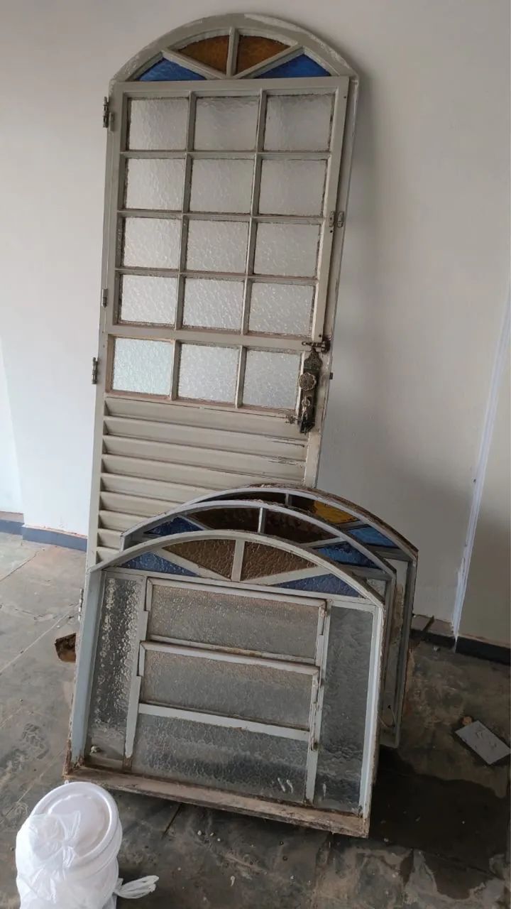 Vendo Janelas, portas e vitros usados 