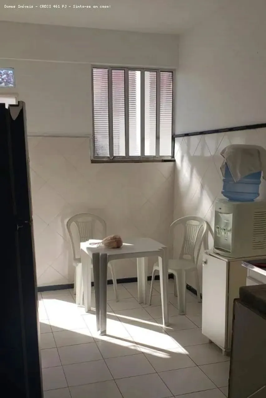 Casa localizada no Bairro São José com 6 Quartos, 4 Banheiros e Vaga de Garagem.