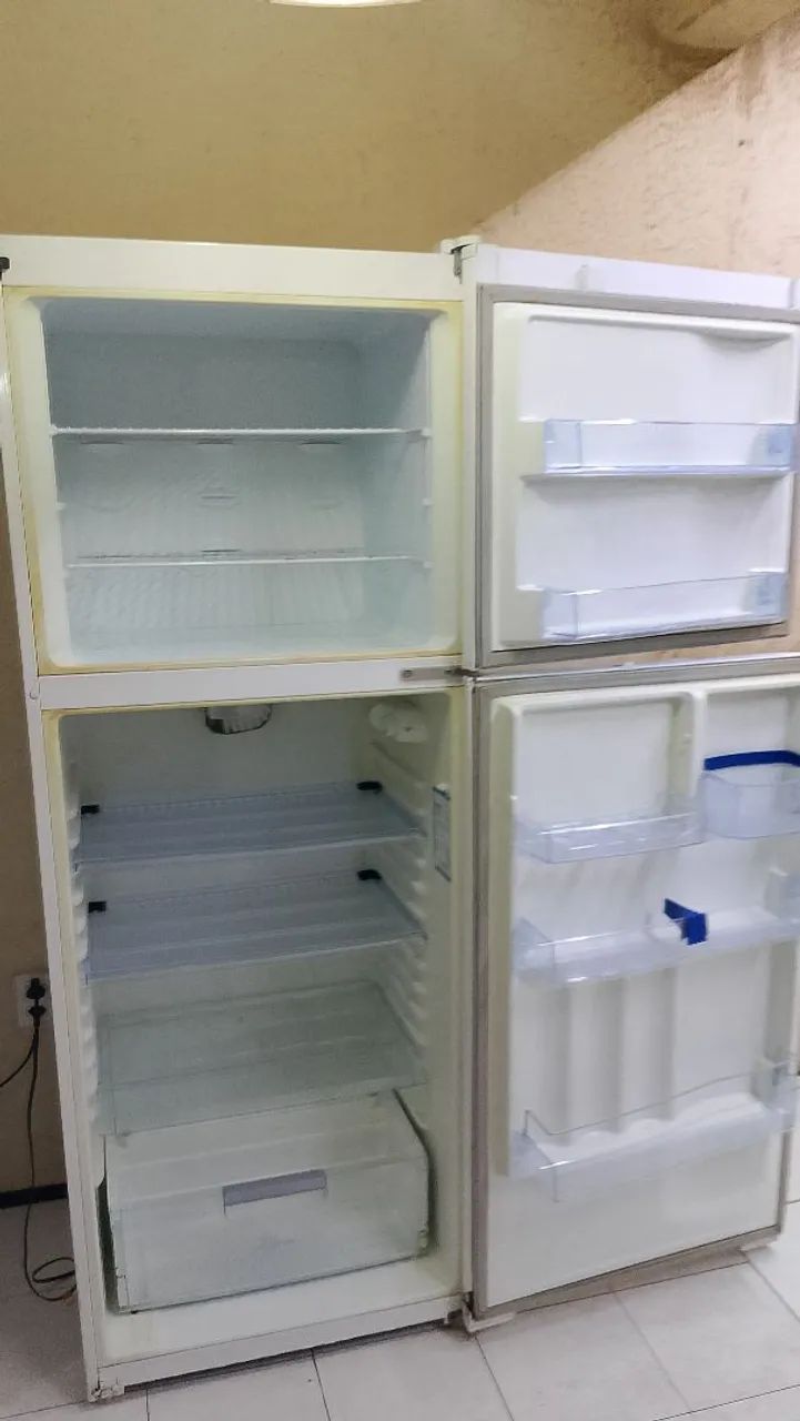 Vendo geladeira funcionando perfeitamente  - Foto 2