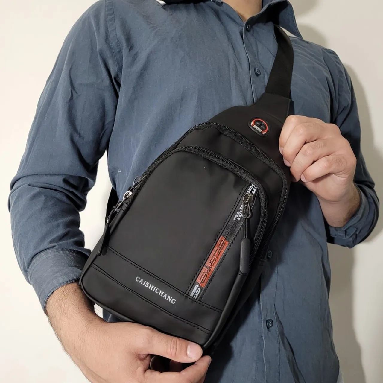 Mini mochila transversal pra celular e pequenos objetos - Foto 2