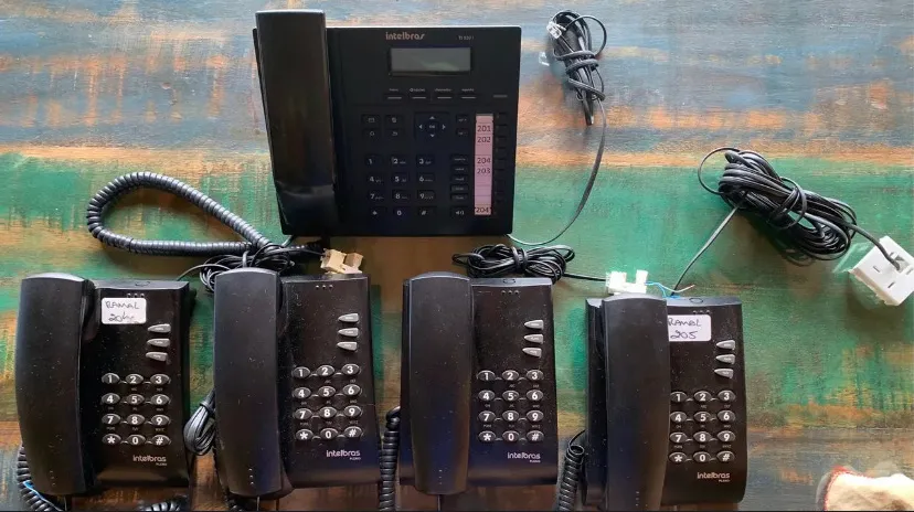 PABX - Kit de telefones Intelbras com 5 aparelhos