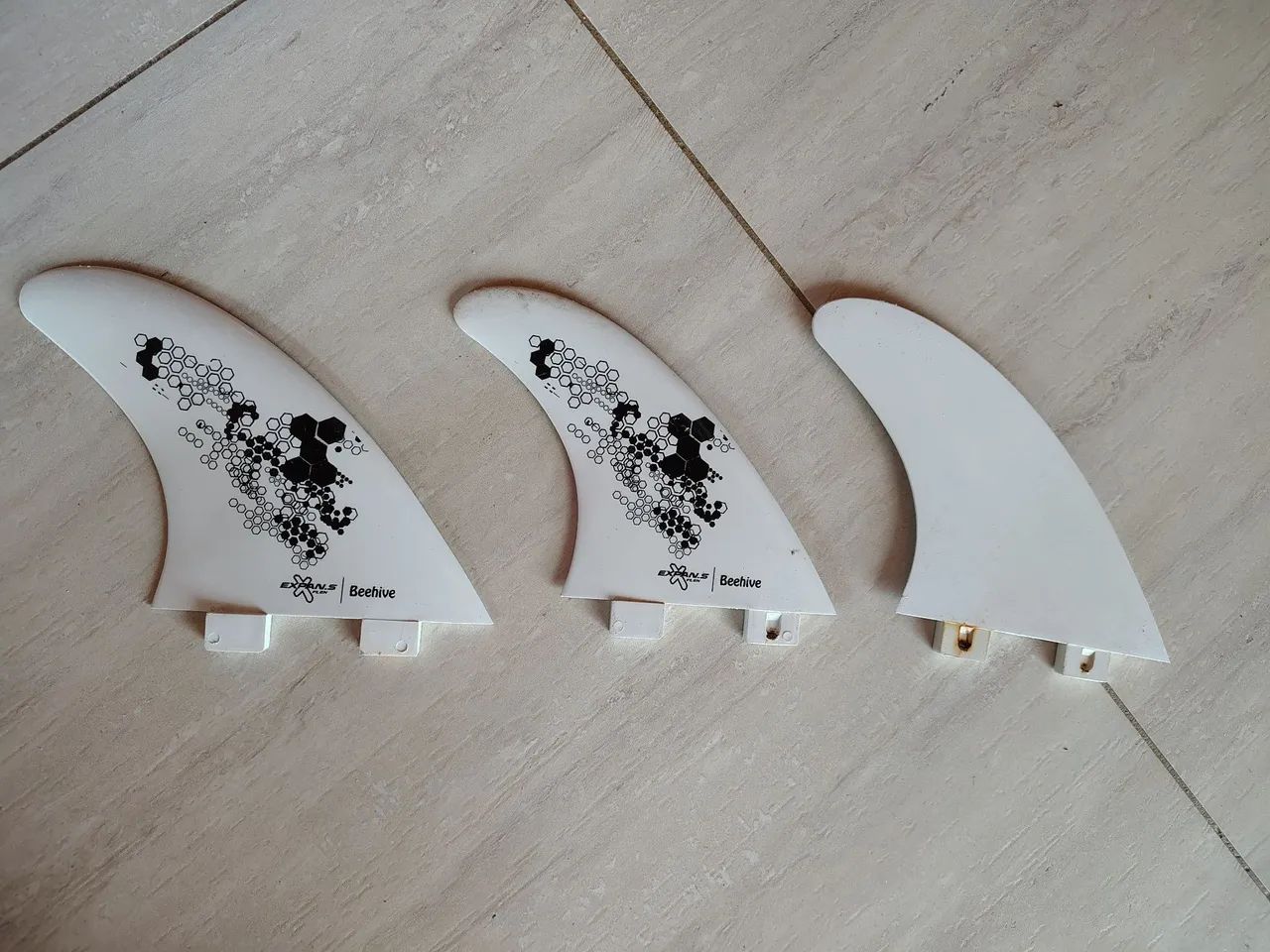 Equipamento de Surf usado - Prancha, deck, capa, quilhas, parafusos e chave, cordinha - Foto 2