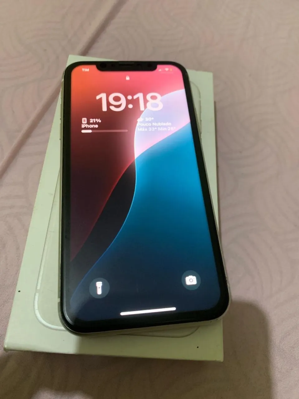 Vendo ou troco iPhone 11. Valor: 1.500