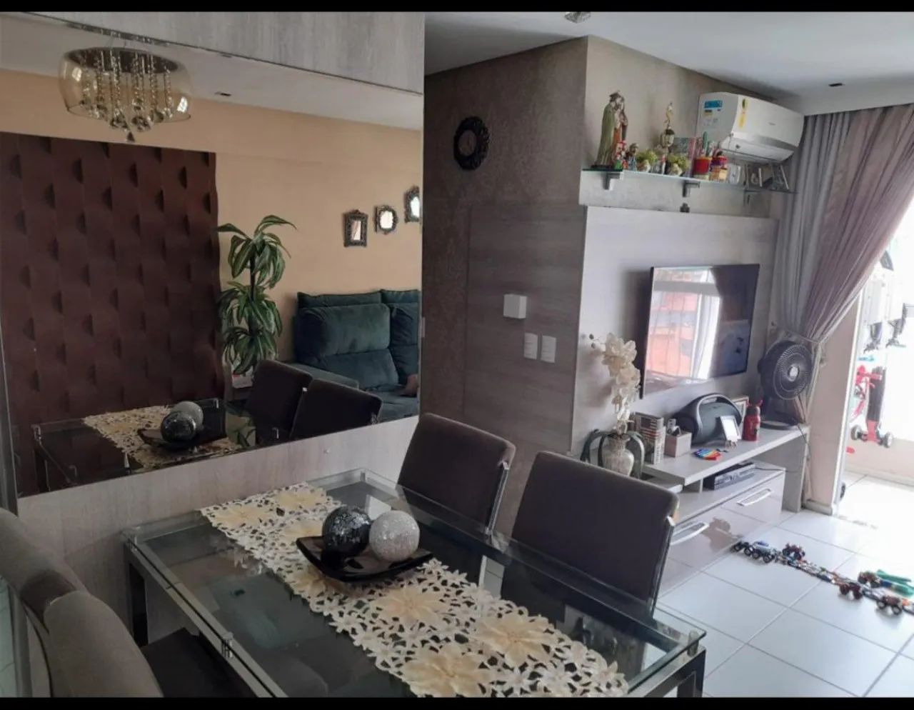Apartamento projetado com closet amplo na suite do casal no Bairro Jóquei Clube.