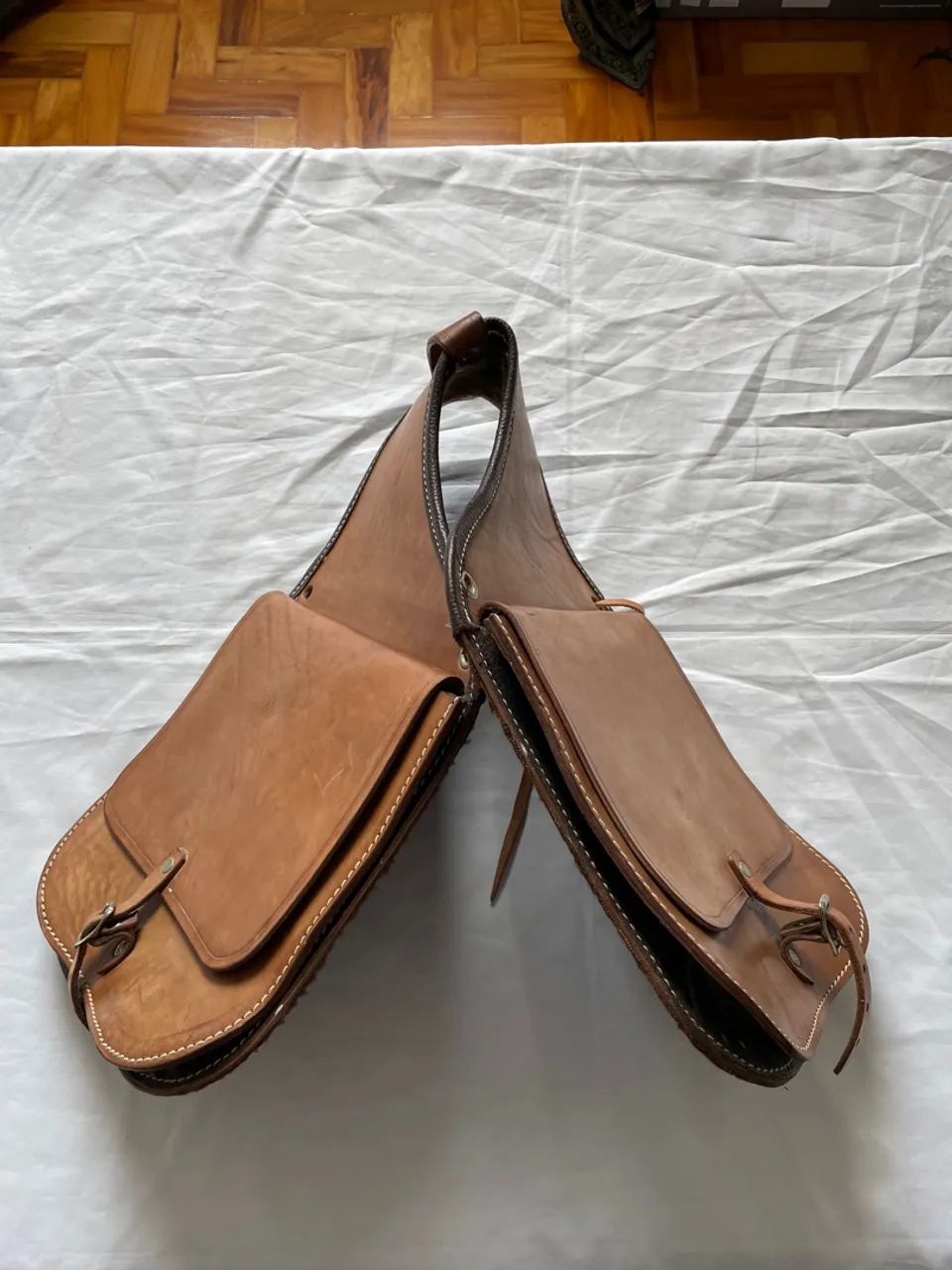 Alforje/ bolsa de couro com lã de carneiro  - Foto 3
