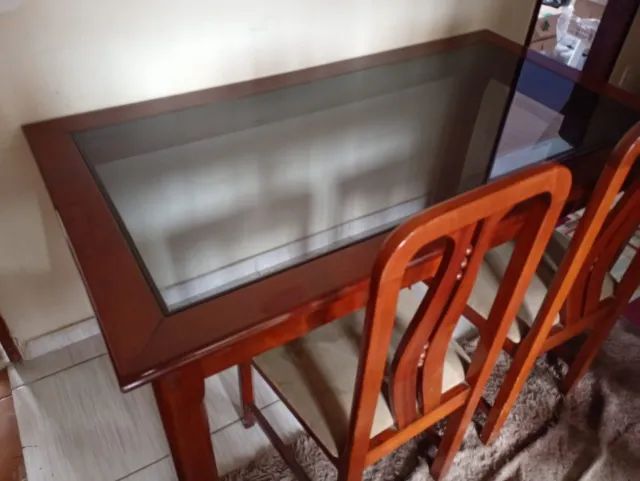 Mesa com tampo de vidro com 8 cadeiras madeira maciça linda - Foto 4