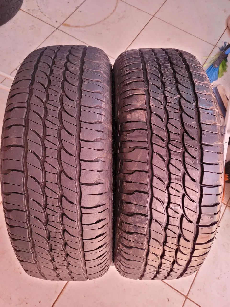 Pneus 205/60 R16 (Michelin)