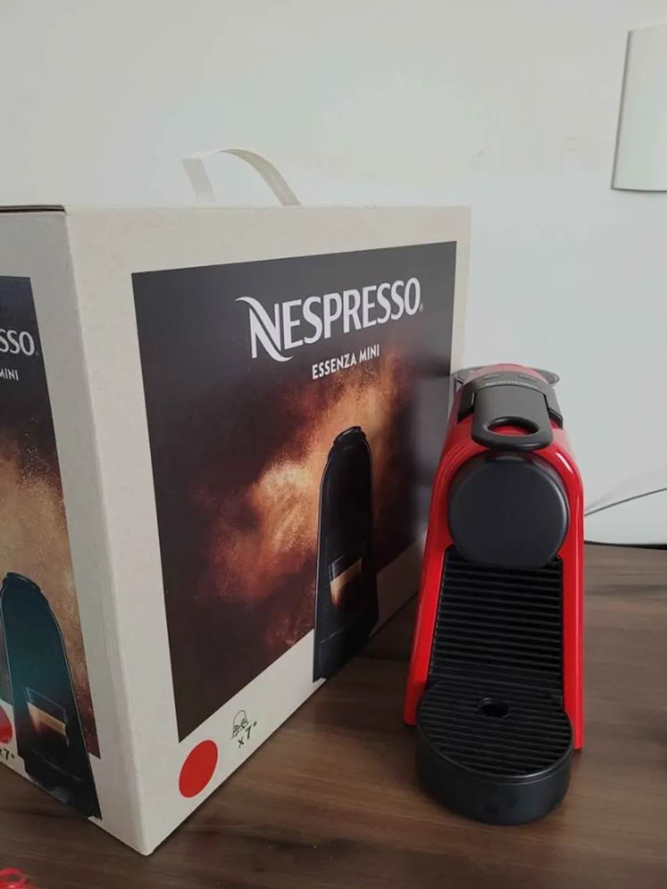 Cafeteira Nespresso Essenza Mini Vermelha