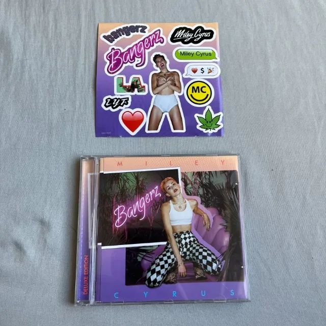 CD Bangerz - Miley Cyrus DELUXE EDITION (Com adesivos)