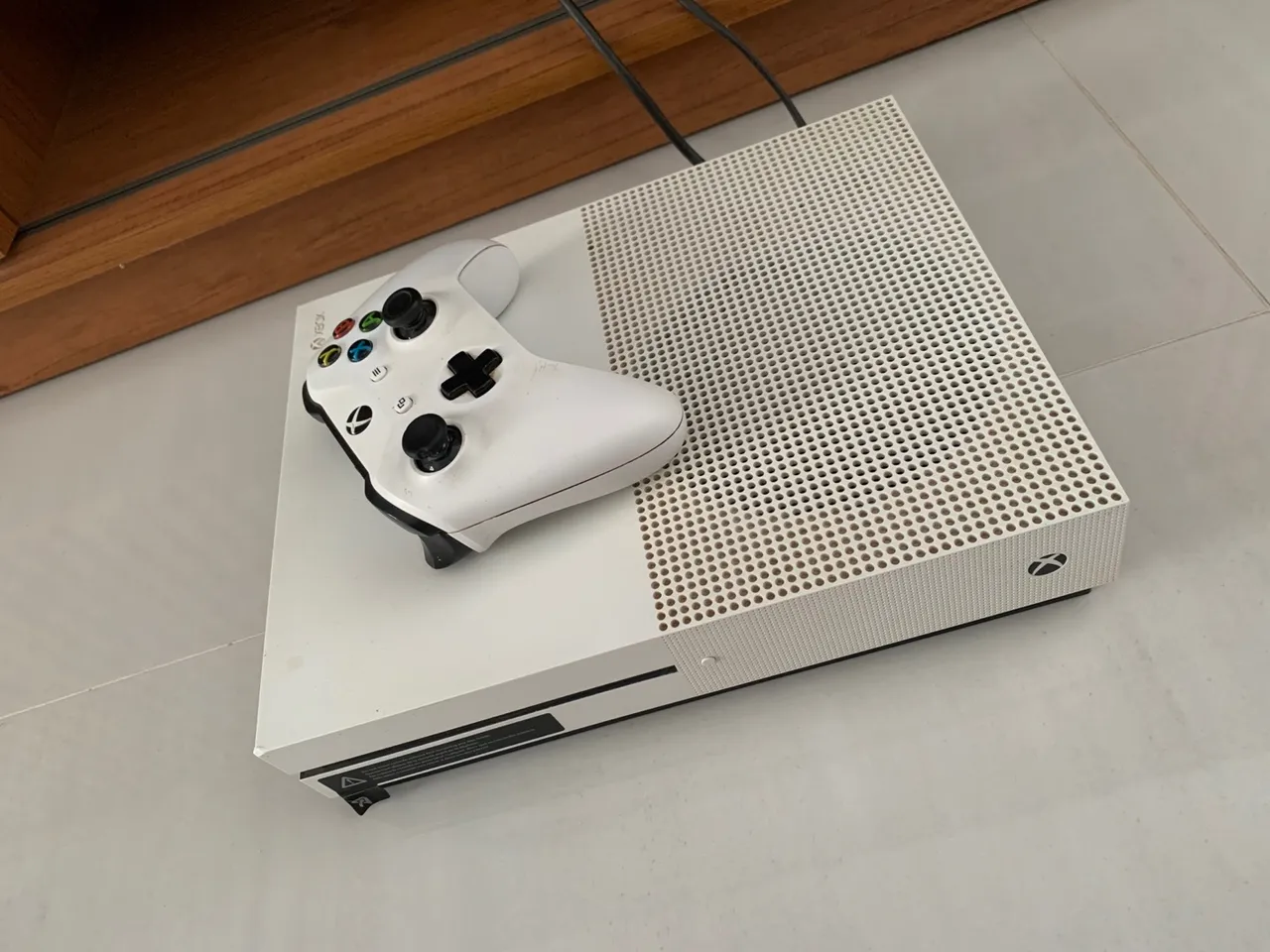 Xbox One S com Controle - Ótimo Estado